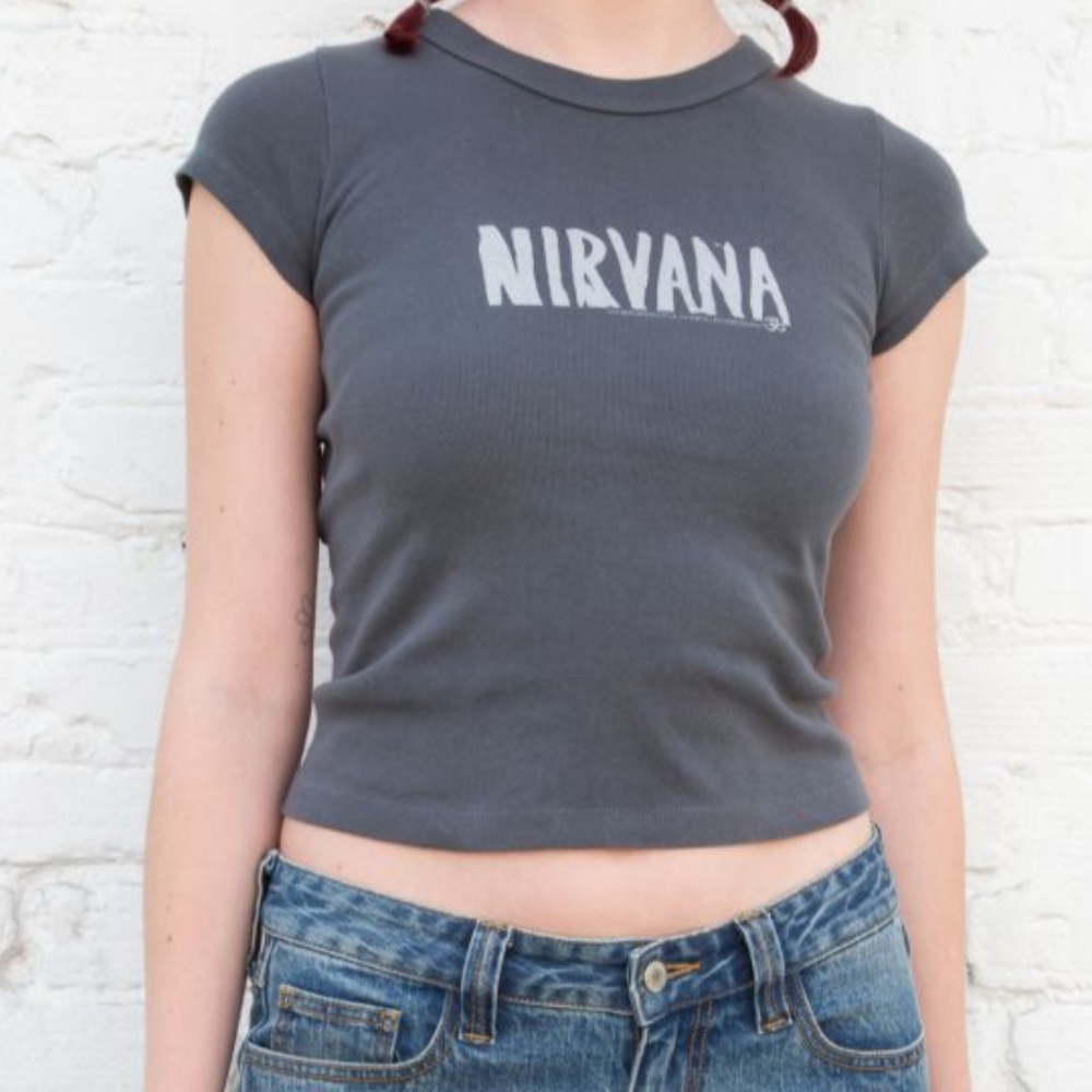 Brandy Melville nirvana baby tee🐱!